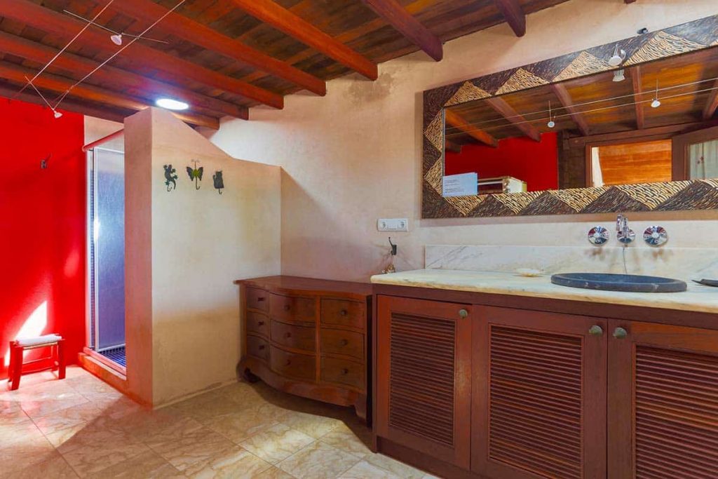 La Casita - Bathroom Details